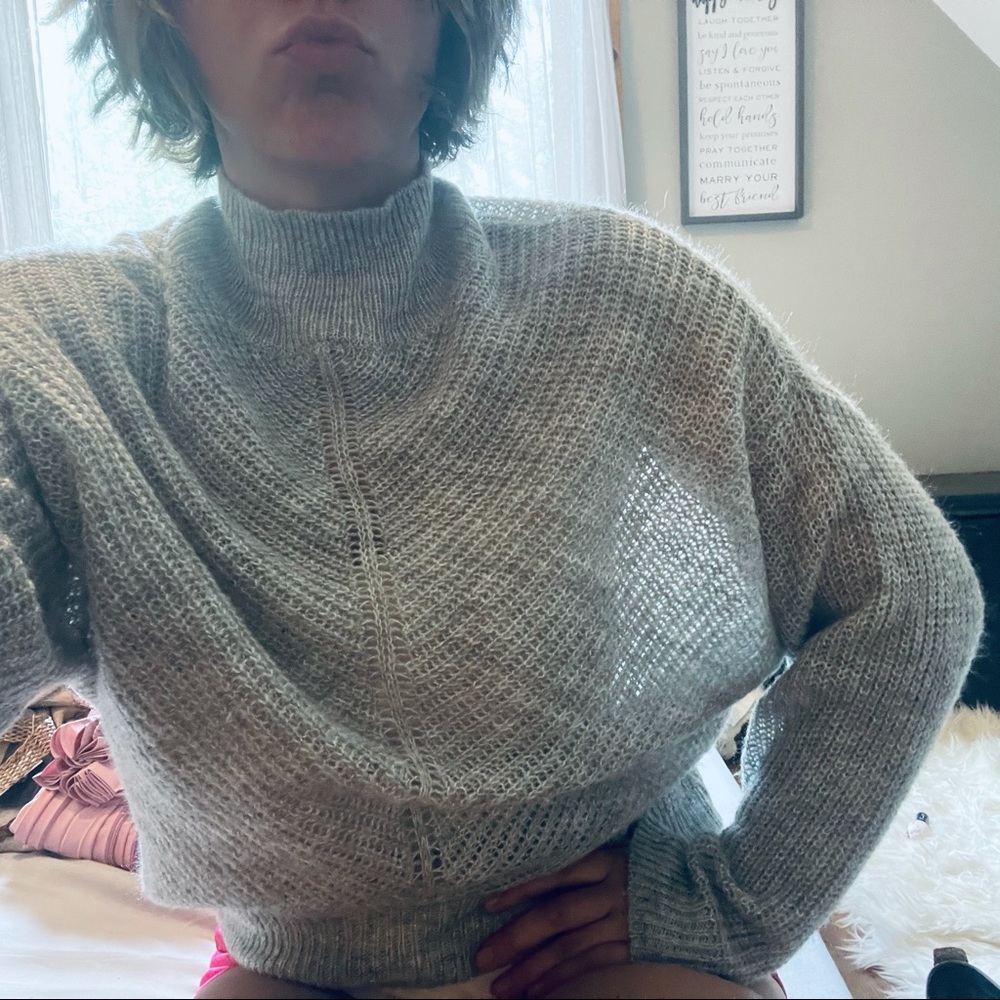 GREY KNIT SWEATER